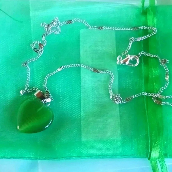 St. PATTY heart. 18 inch stainless steel necklace n charm..NWT - Picture 2 of 4